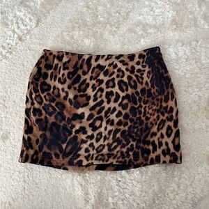 White fox size XS never worn Leopard Print Mini Skirt